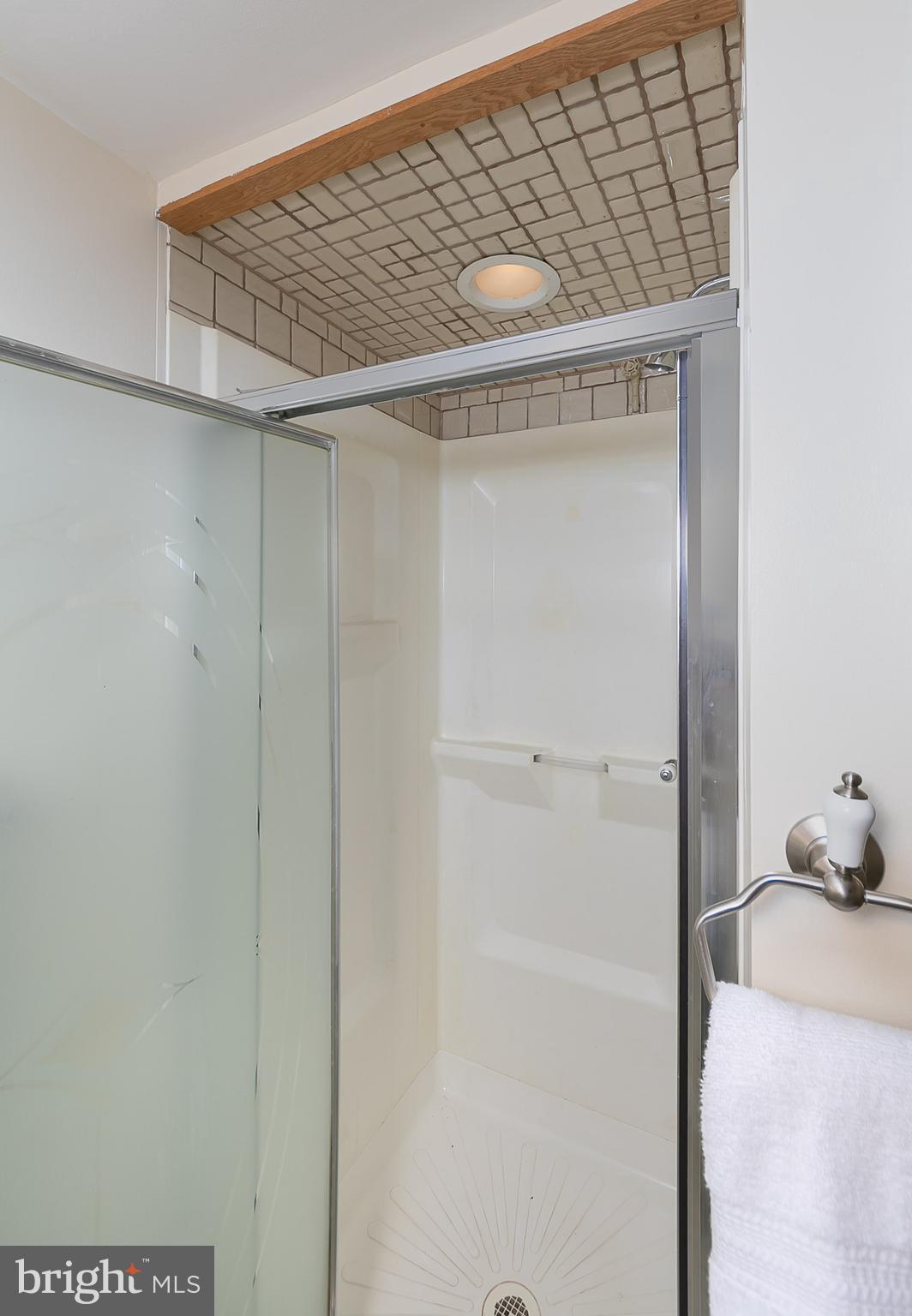 1727 Red Oak Road Baltimore, MD 21234 - Photo 29 of 32 Full Bathroom 2