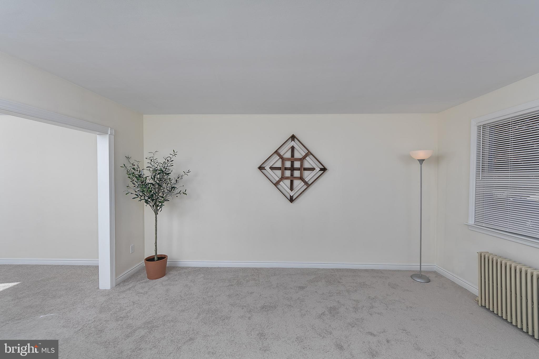 1727 Red Oak Road Baltimore, MD 21234 - Photo 4 of 32 Living Room