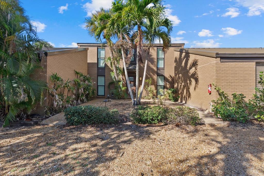 35 Sandy Cove Road, Unit 2A Sarasota, FL 34242 - Photo 4 of 49 a view of a backyard