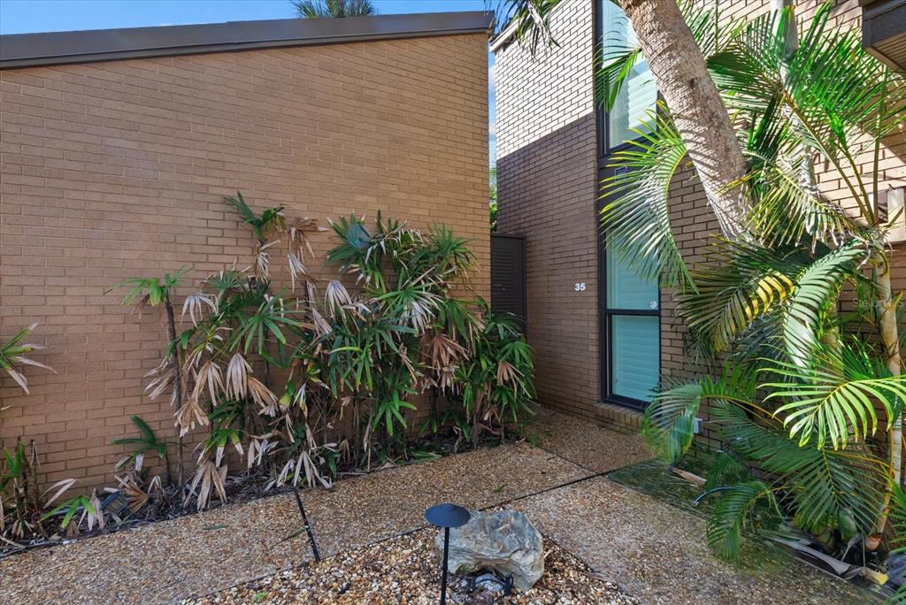 35 Sandy Cove Road, Unit 2A Sarasota, FL 34242 - Photo 5 of 49 a backyard with potted plants