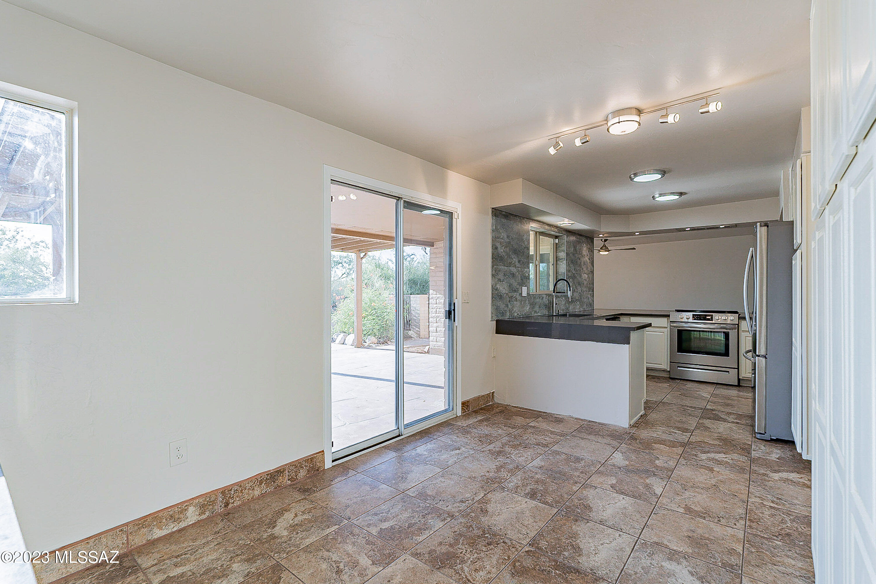 8363 North Wanda Road Tucson, AZ 85704 - Photo 15 of 43