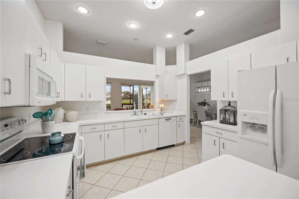 547 Fallbrook Drive Venice, FL 34292 - Photo 12 of 79