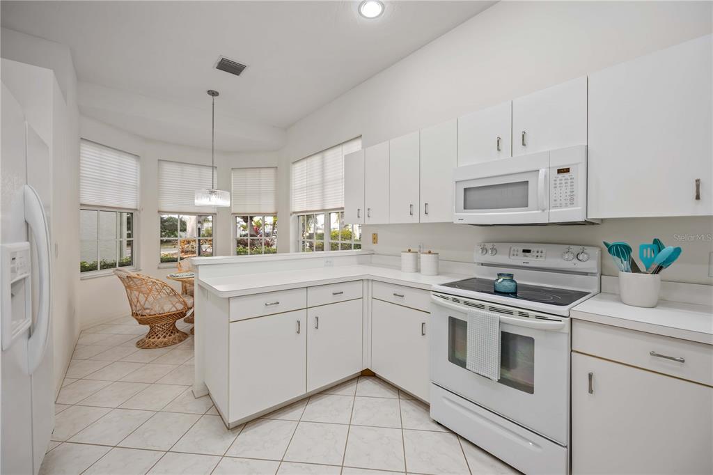 547 Fallbrook Drive Venice, FL 34292 - Photo 15 of 79