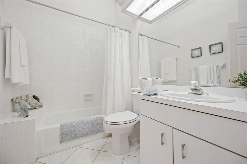547 Fallbrook Drive Venice, FL 34292 - Photo 32 of 79