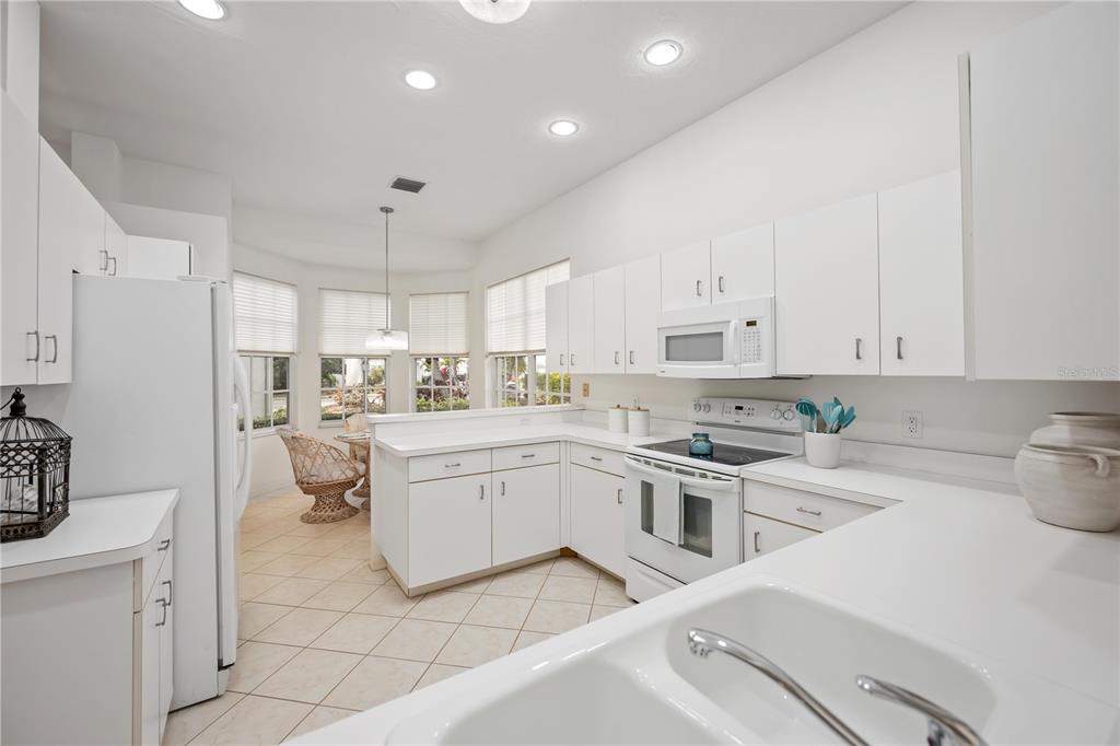 547 Fallbrook Drive Venice, FL 34292 - Photo 9 of 79