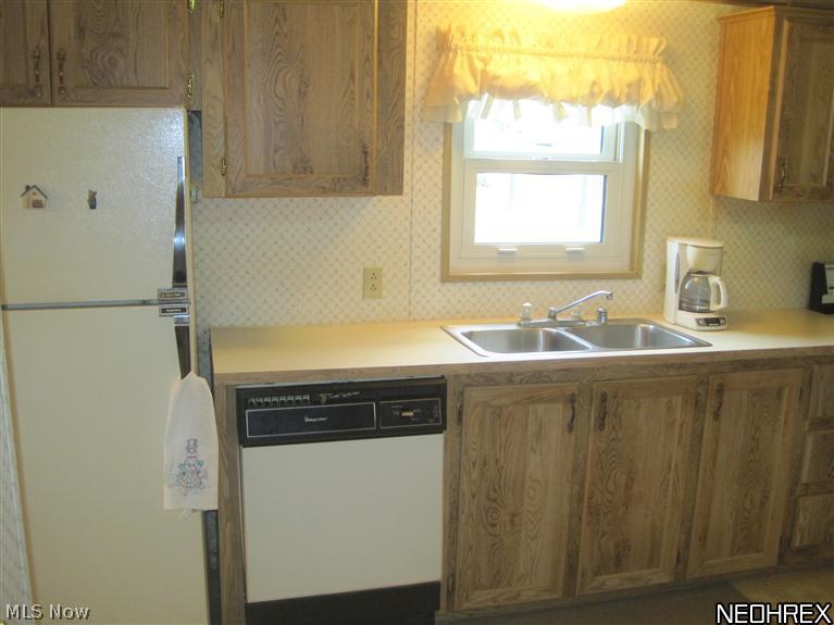 16714 Bridge Road Middlefield, OH 44062 - Photo 7 of 22 KITCHEN