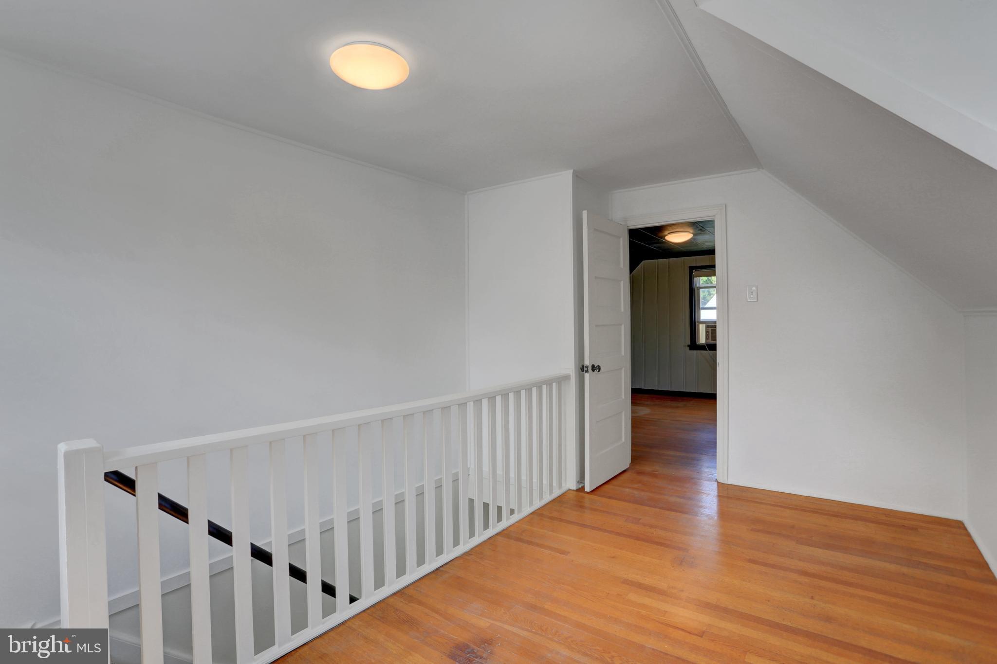 1057 Fairview Road Hagerstown, MD 21742 - Photo 15 of 32 Open Upper level