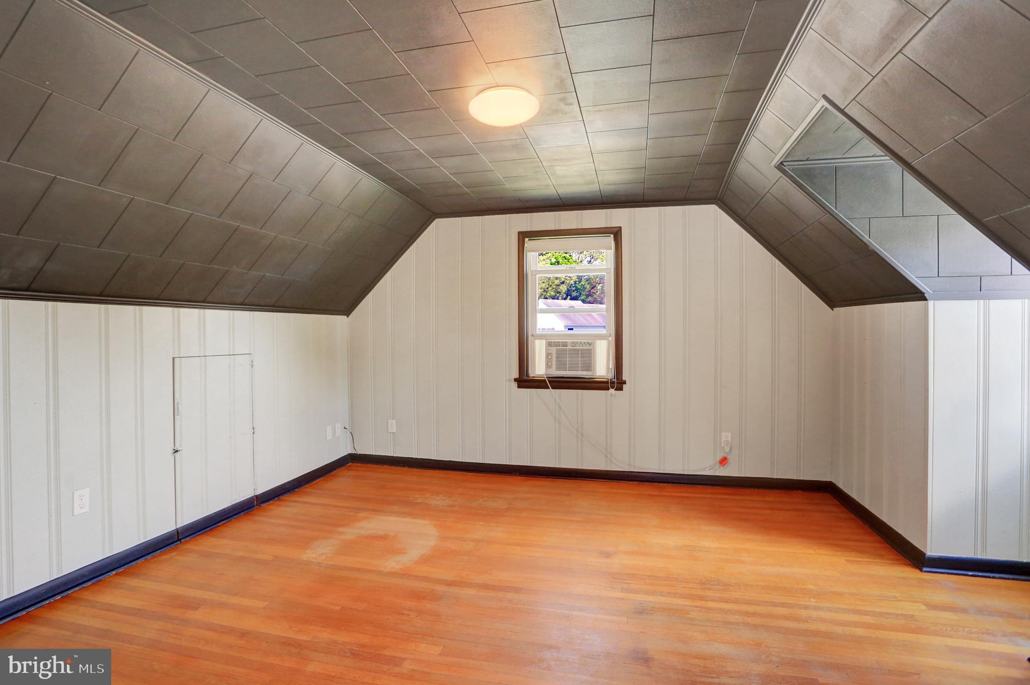 1057 Fairview Road Hagerstown, MD 21742 - Photo 18 of 32 Hardwood floors!