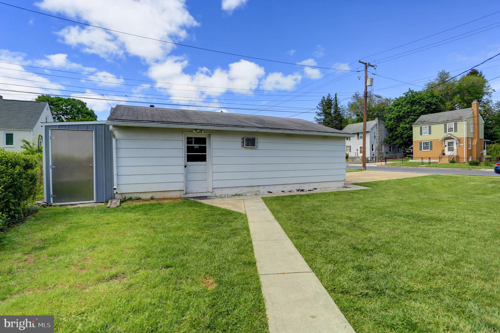1057 Fairview Road Hagerstown, MD 21742 - Photo 25 of 32 Garage enterance