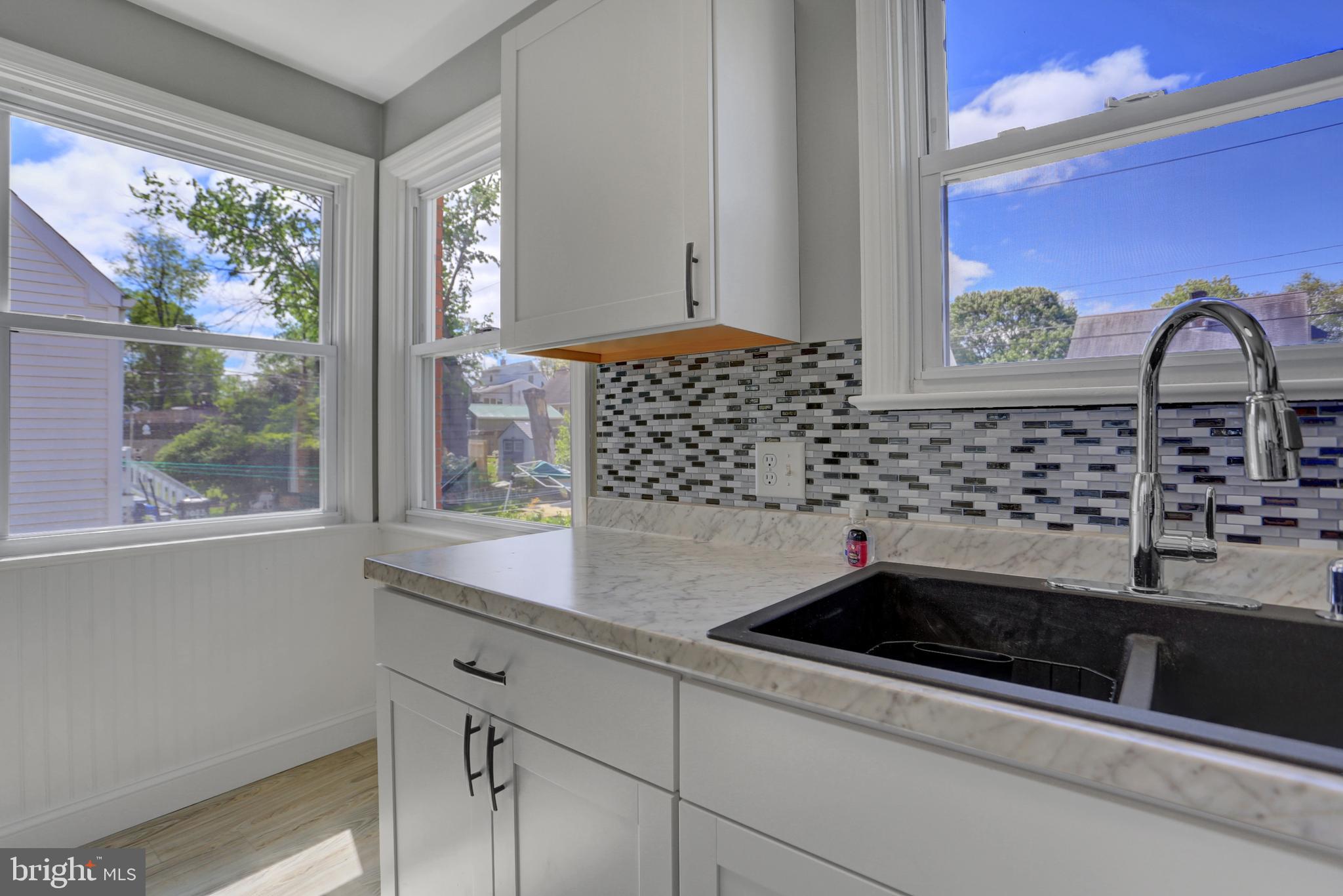1057 Fairview Road Hagerstown, MD 21742 - Photo 8 of 32 Great light and use of space!