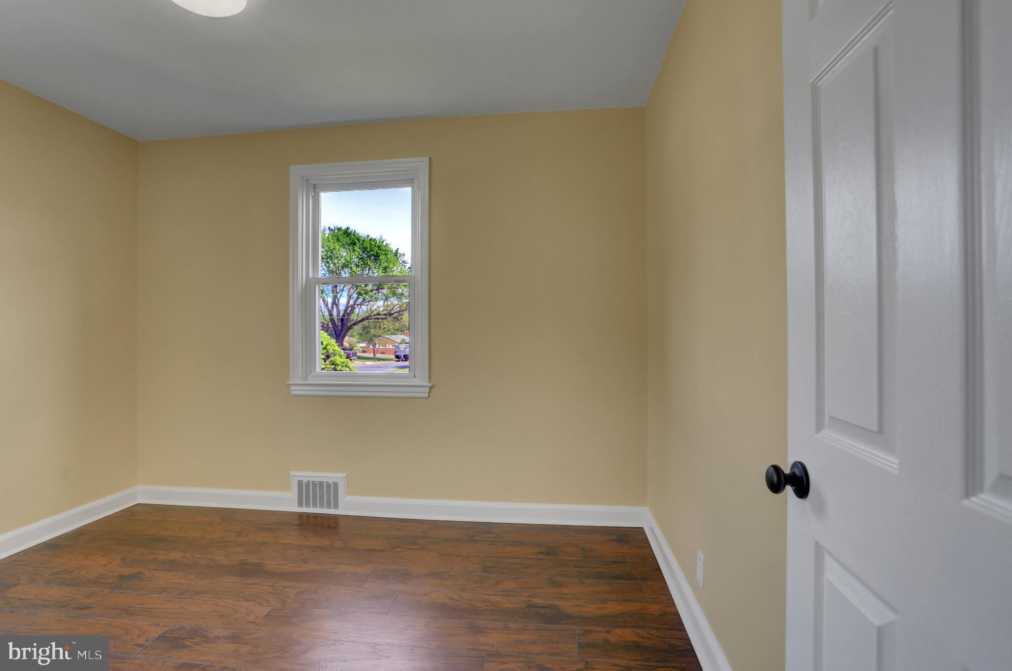 1057 Fairview Road Hagerstown, MD 21742 - Photo 10 of 32 Main Floor Bedroom 1