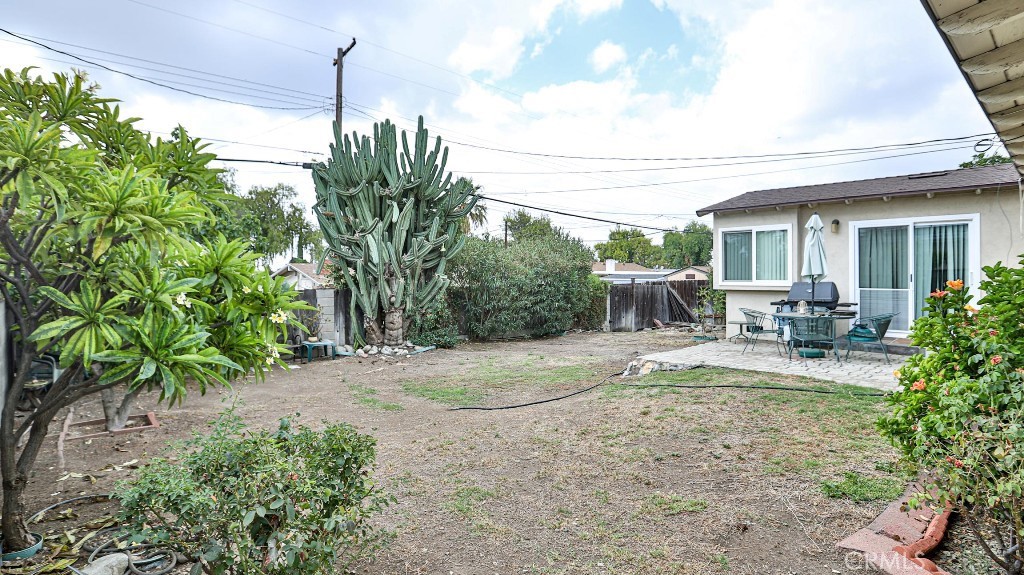 428 West 8th Street Upland, CA 91786 - Photo 44 of 50 a view of a backyard with sitting area and entertaining space