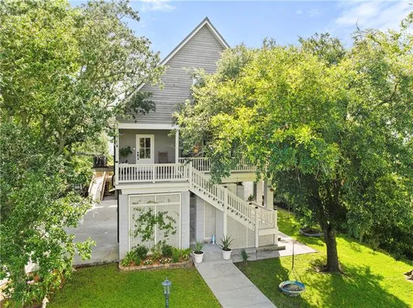 $749,900 | 225 West Street, Mandeville, LA 70448