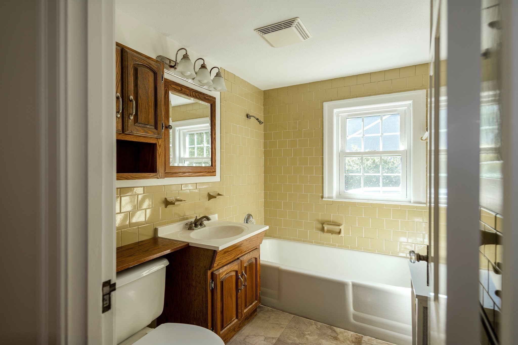 7 Pilgrim Road Reading, MA 01867 - Photo 11 of 23 Gallery Image 11