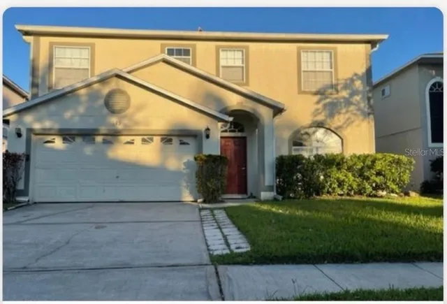 a view of a back yard of the house