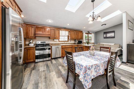 1677 Jackson Road Columbus, OH 43223 - Photo 9 of 48 Dining
