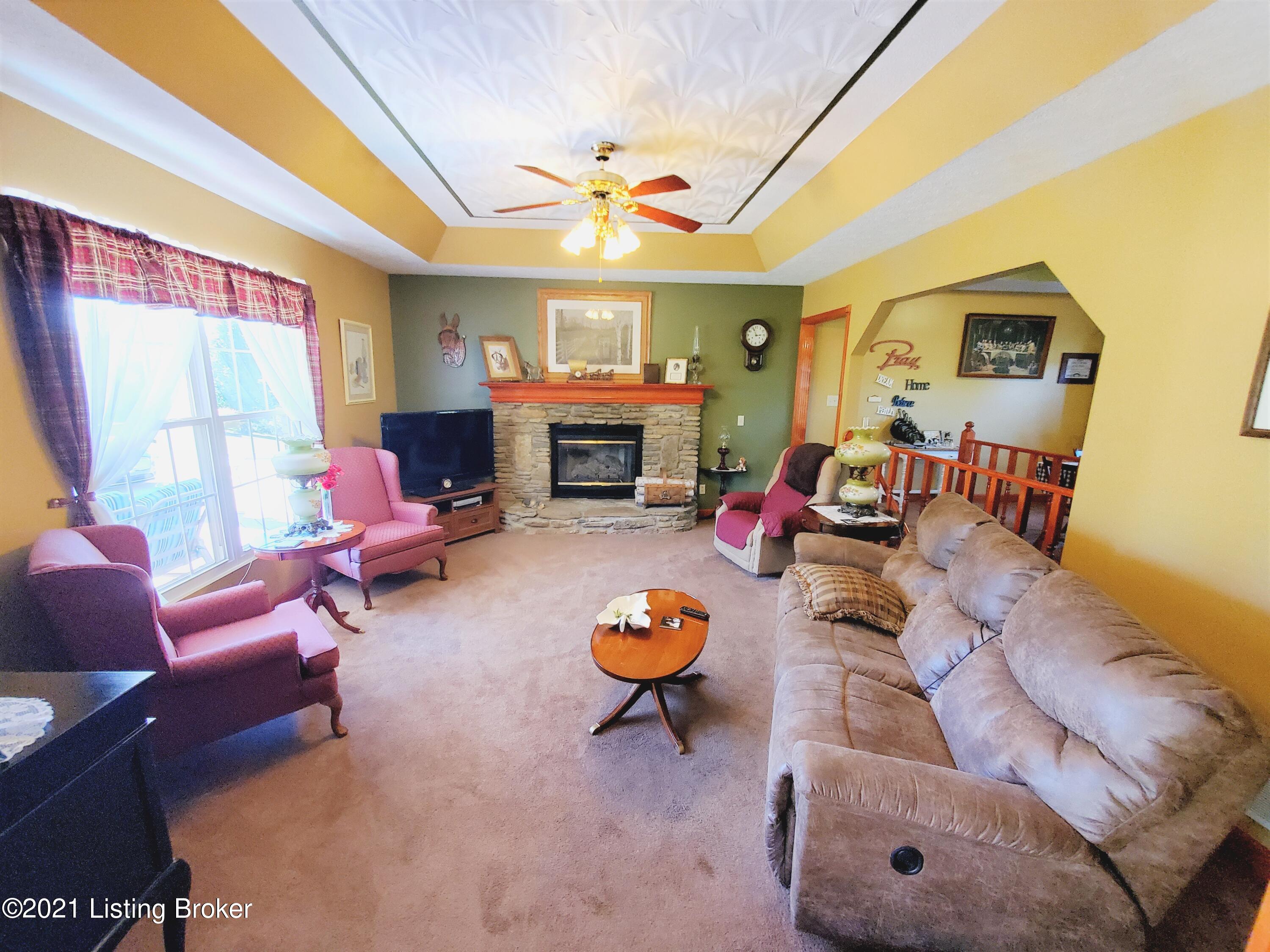 330 Penny Winkle Road Pleasureville, KY 40057 - Photo 4 of 55 LIVING ROOM