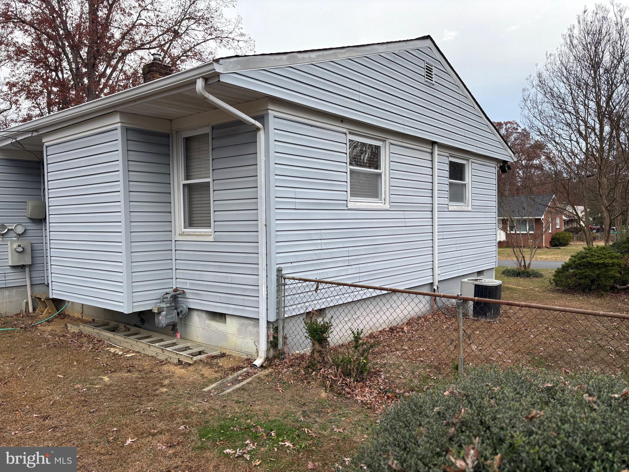 41 Pendleton Road Fredericksburg, VA 22405 - Photo 5 of 20 Left side