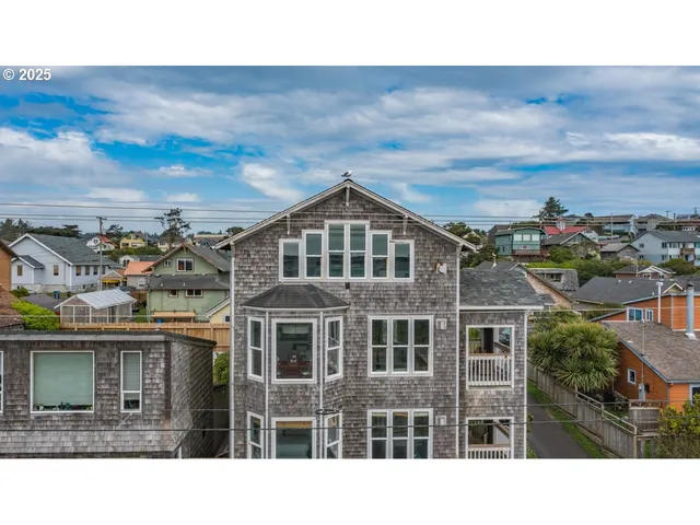 $890,000 | 107 Southwest Coast Street, Newport, OR 97365