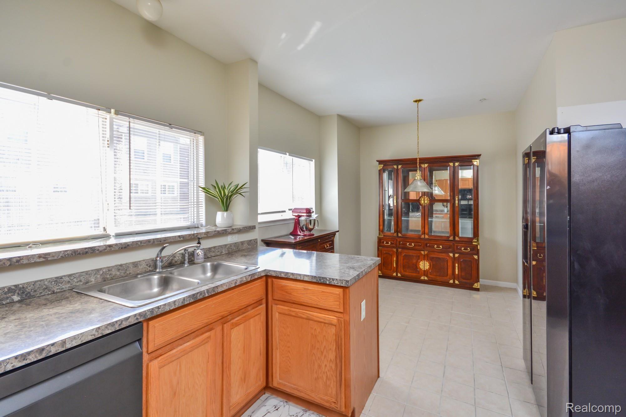 22684 Goddard Road Taylor, MI 48180 - Photo 8 of 19 DSC_5029.jpg