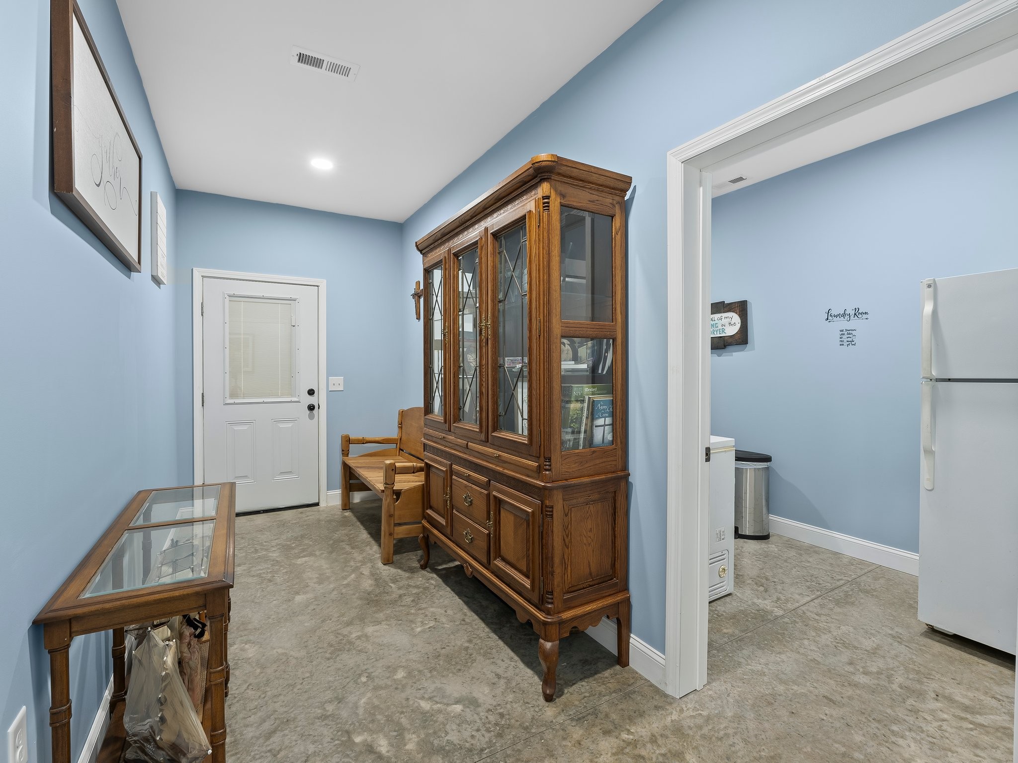 757 Thompson Creek Road Wartrace, TN 37183 - Photo 30 of 42 a view of a hallway with windows