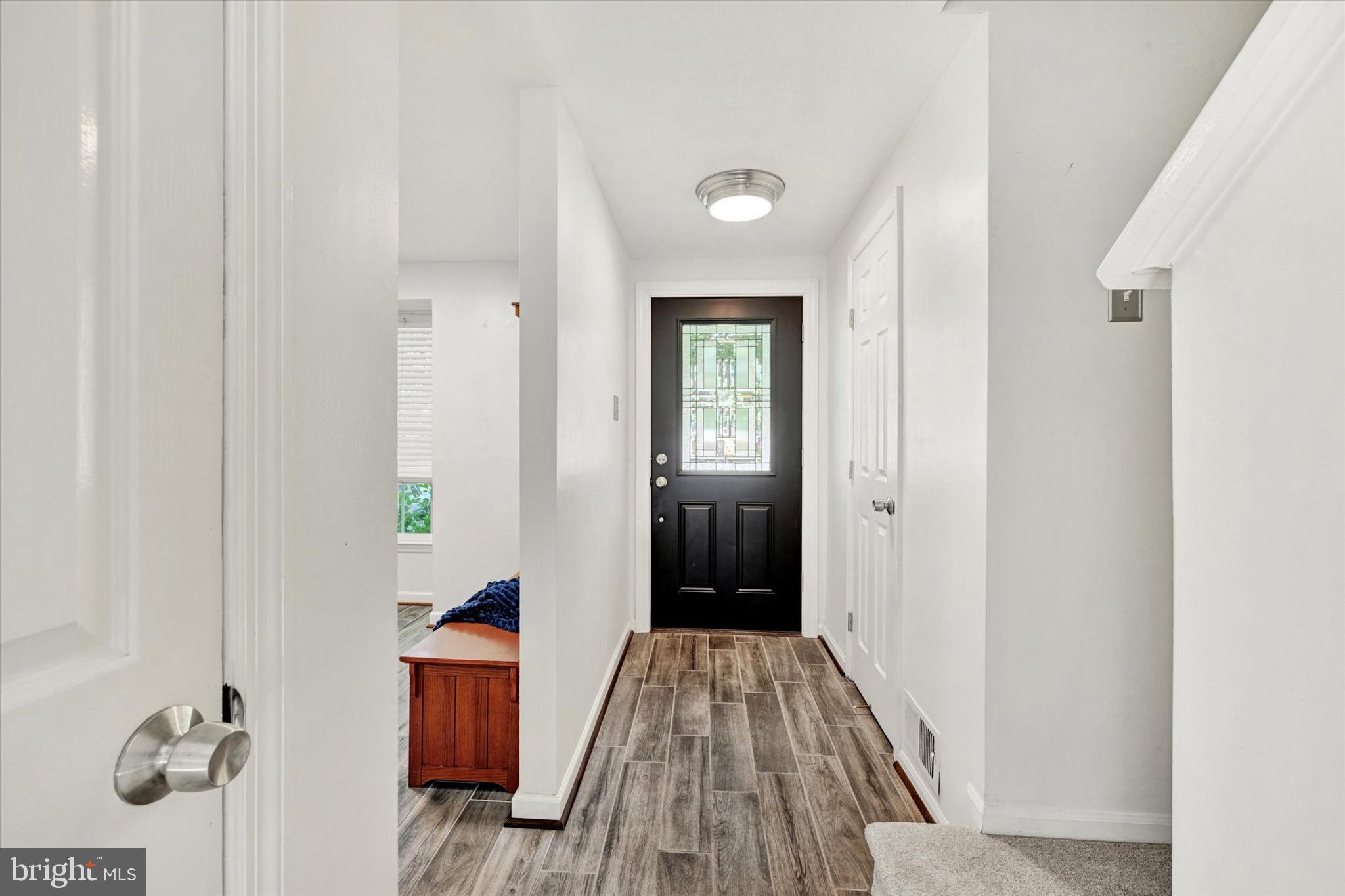 7767 Paddock Way Baltimore, MD 21244 - Photo 4 of 32