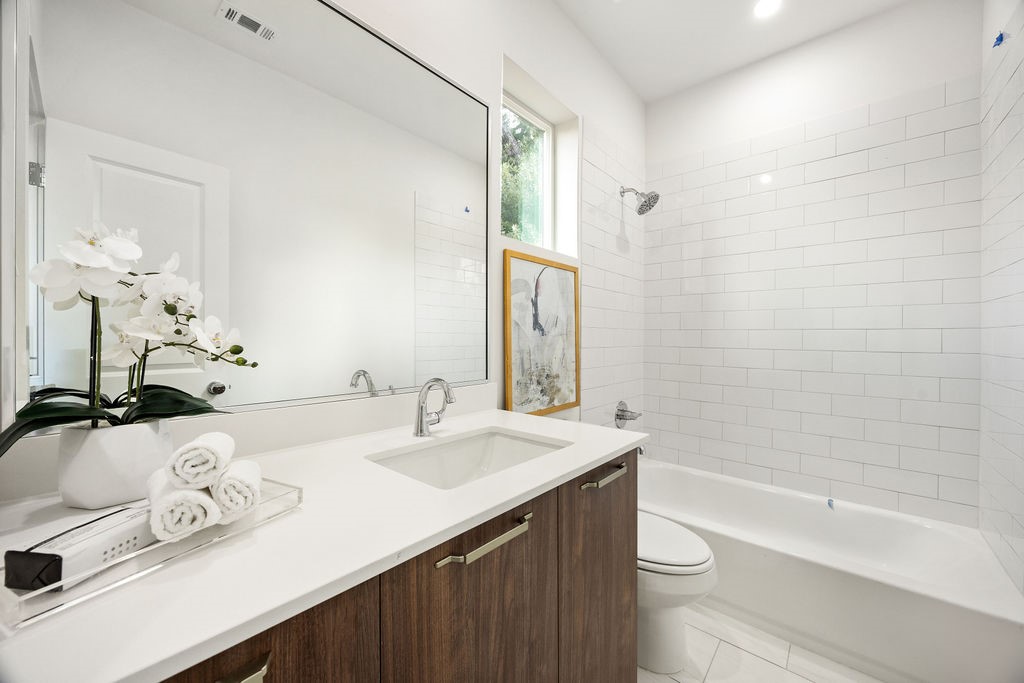 1715 Mary Street Houston, TX 77026 - Photo 7 of 29