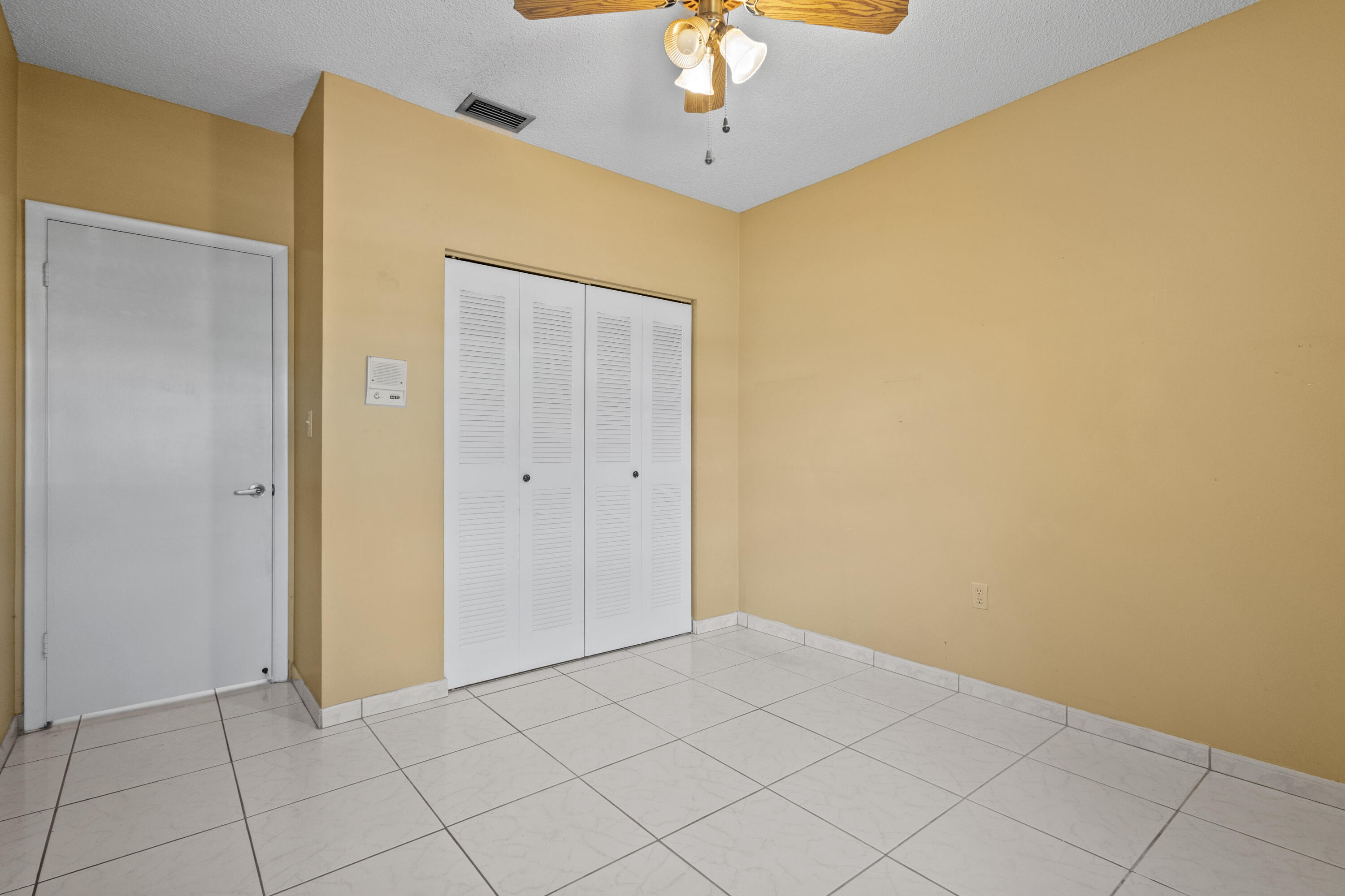 13528 Southwest 9th Lane Miami, FL 33184 - Photo 14 of 24 a view of an empty room