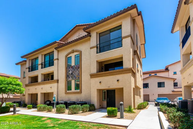 $2,400 | 2315 North 52nd Street, Unit 131, Phoenix, AZ 85008