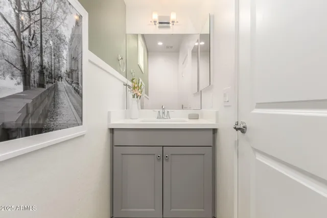 $2,400 | 2315 North 52nd Street, Unit 131, Phoenix, AZ 85008