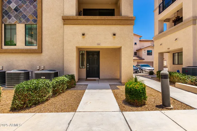 $2,400 | 2315 North 52nd Street, Unit 131, Phoenix, AZ 85008