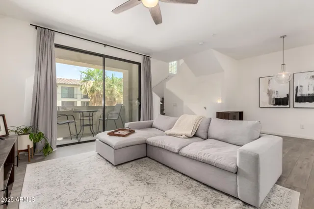 $2,400 | 2315 North 52nd Street, Unit 131, Phoenix, AZ 85008