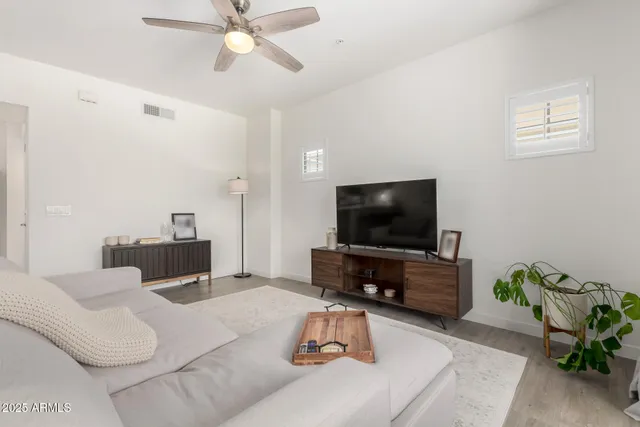 $2,400 | 2315 North 52nd Street, Unit 131, Phoenix, AZ 85008