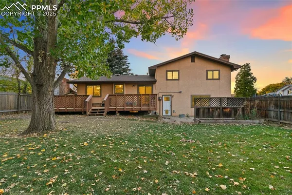 a house view with a outdoor space