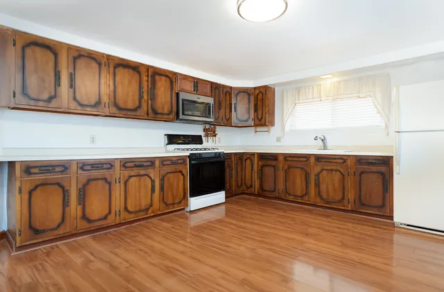 $250,000 | 758 Woodruff Avenue, Joliet, IL 60436