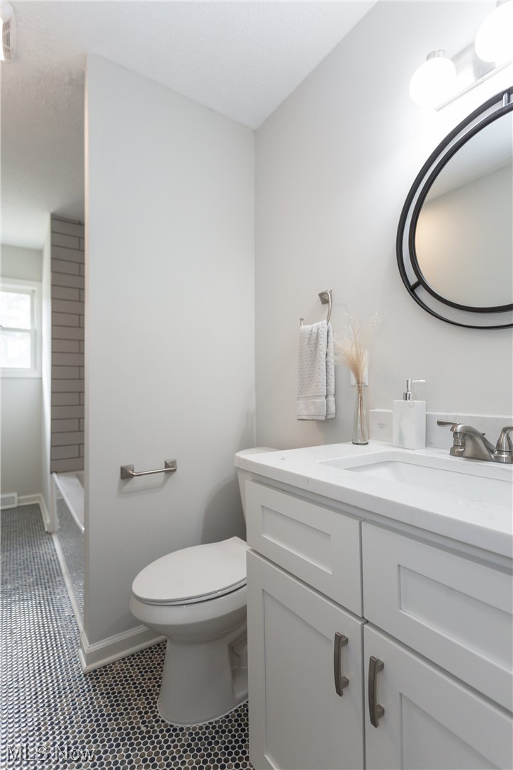 8163 Cedar Road Chesterland, OH 44026 - Photo 13 of 19 Gallery Image 13