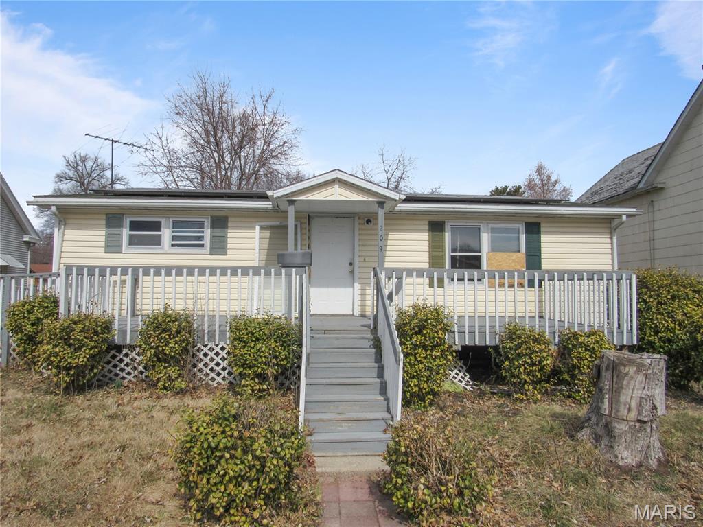 209 West 2nd S Street Mount Olive, IL 62069 - Photo 1 of 14