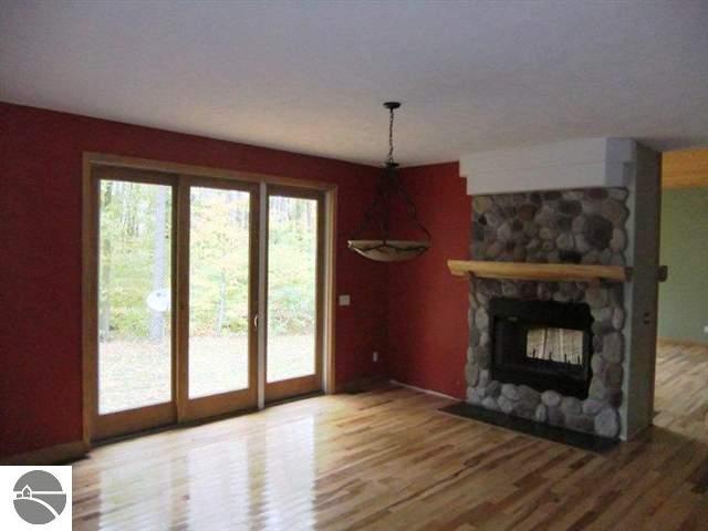 1661 East Kasson Road Maple City, MI 49664 - Photo 8 of 25 1731281-7.JPG