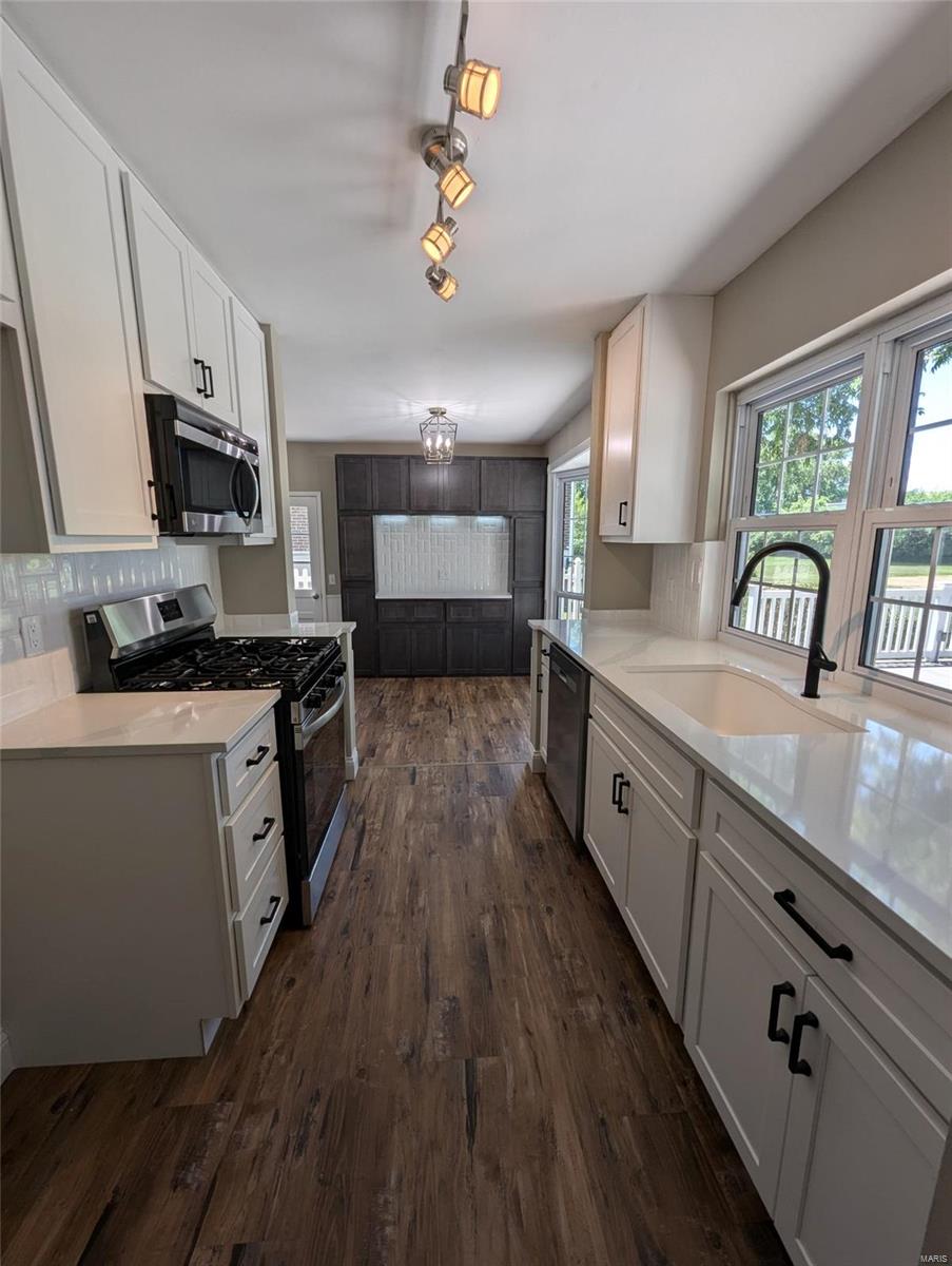 4557 Thicket Drive St. Louis, MO 63129 - Photo 10 of 36