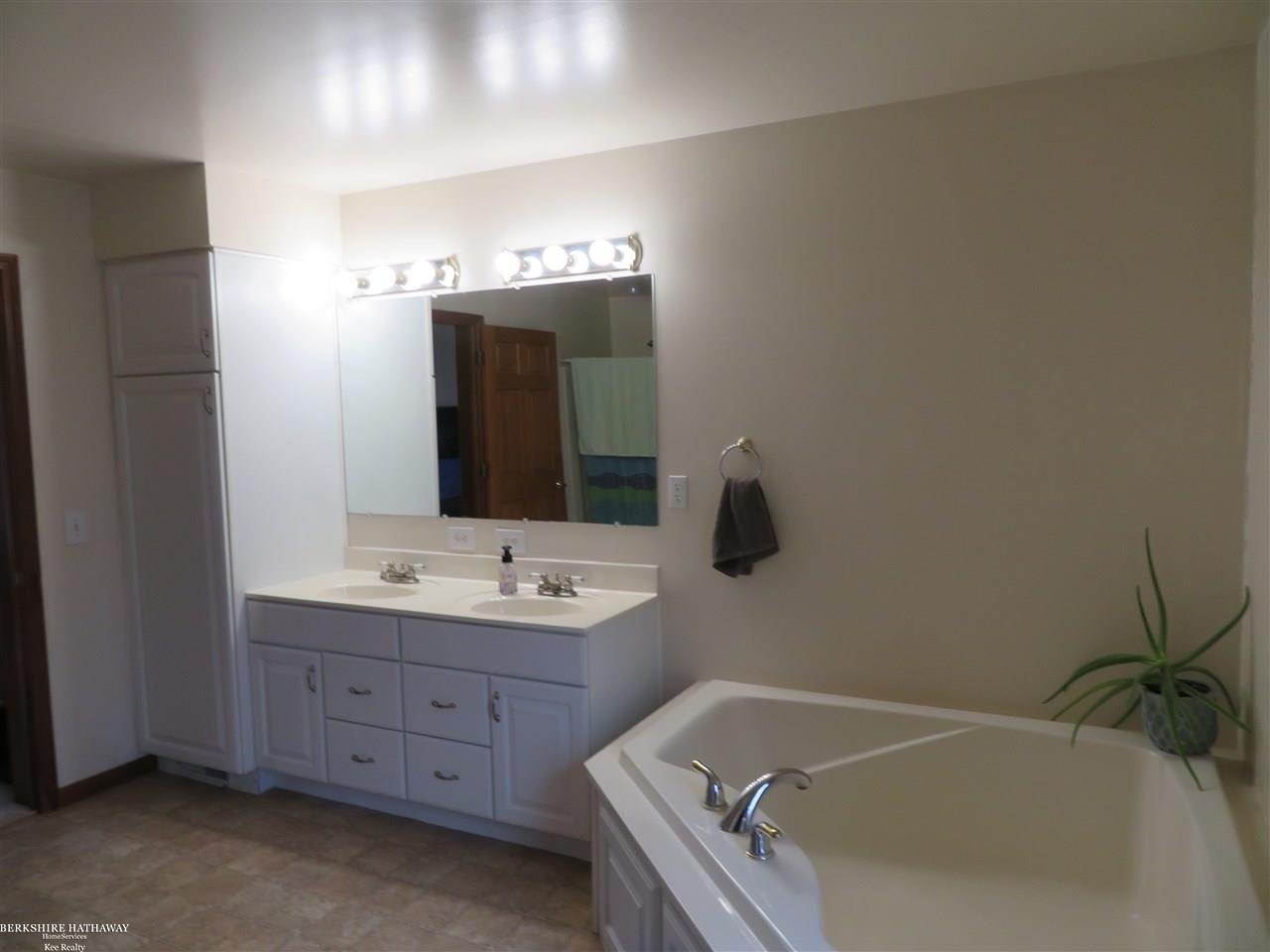 6224 Springborn Road East China, MI 48054 - Photo 30 of 43 Soaking Tub