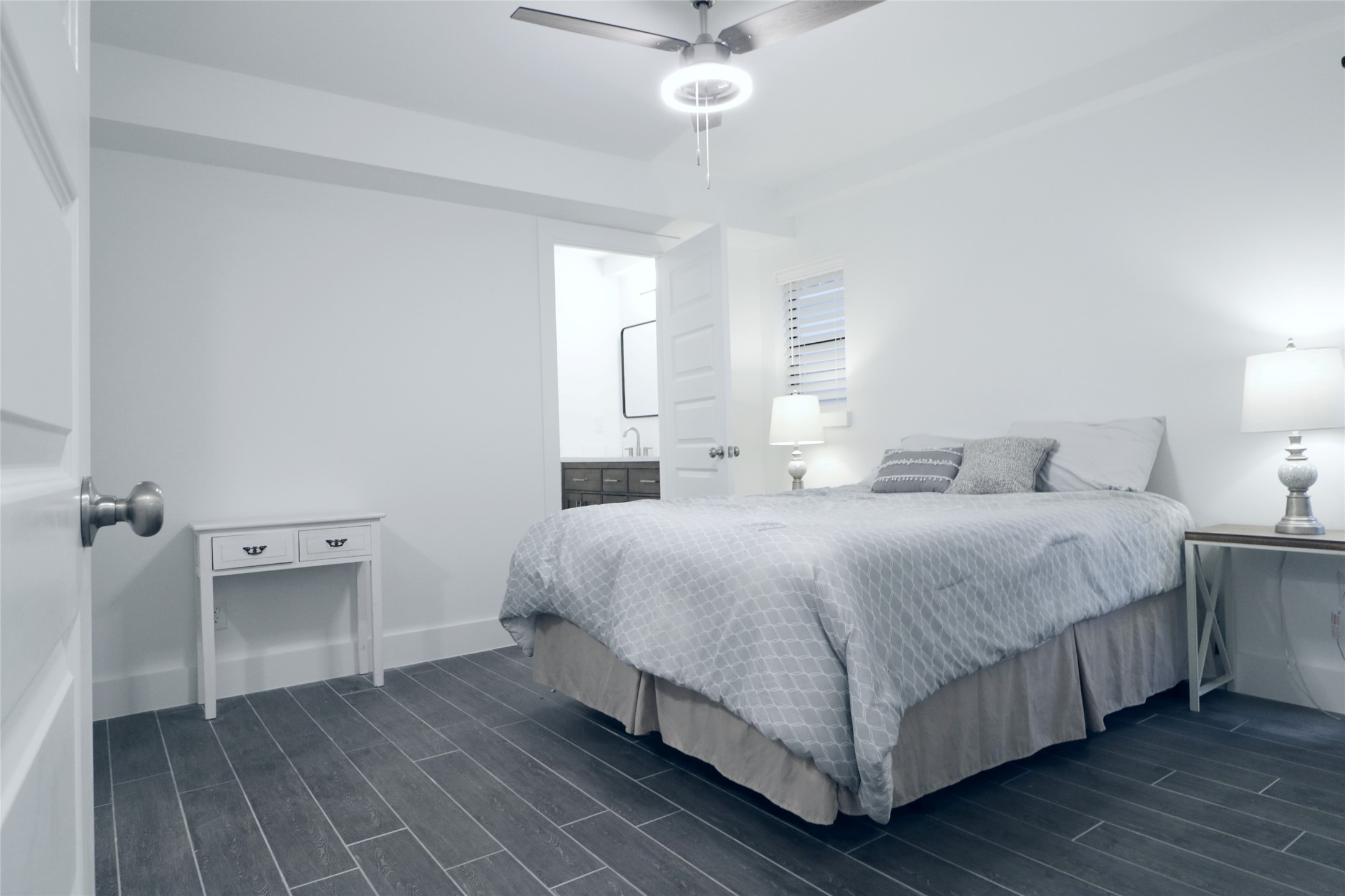 412 Pacific Street, Unit 2G Houston, TX 77006 - Photo 6 of 14 a bedroom with a bed and window