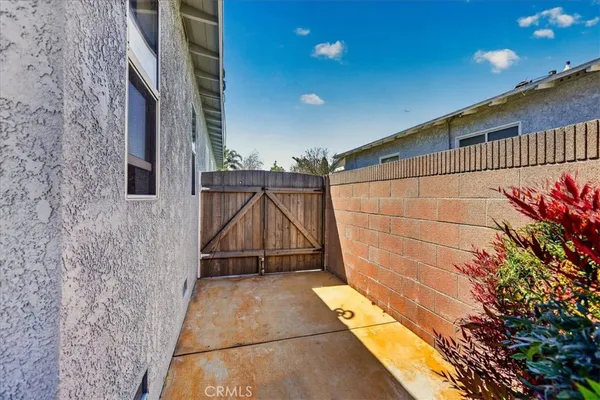 $1,060,000 | 3480 Gardenia Avenue, Long Beach, CA 90807