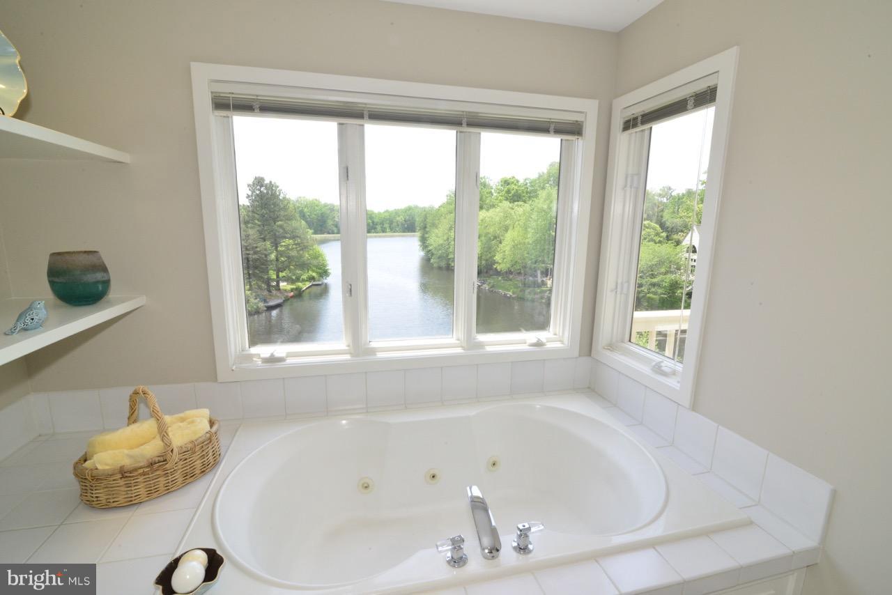 11506 Hemingway Drive Reston, VA 20194 - Photo 13 of 30 Large jetted soaking tub give this bath a spa feel