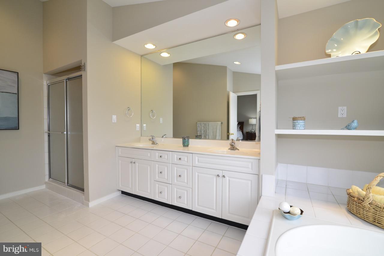 11506 Hemingway Drive Reston, VA 20194 - Photo 14 of 30 Plently of room to relax in your en suite bath