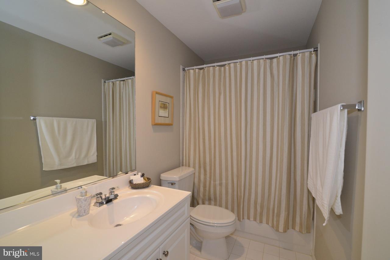 11506 Hemingway Drive Reston, VA 20194 - Photo 19 of 30 Hall bath with extra vanity space