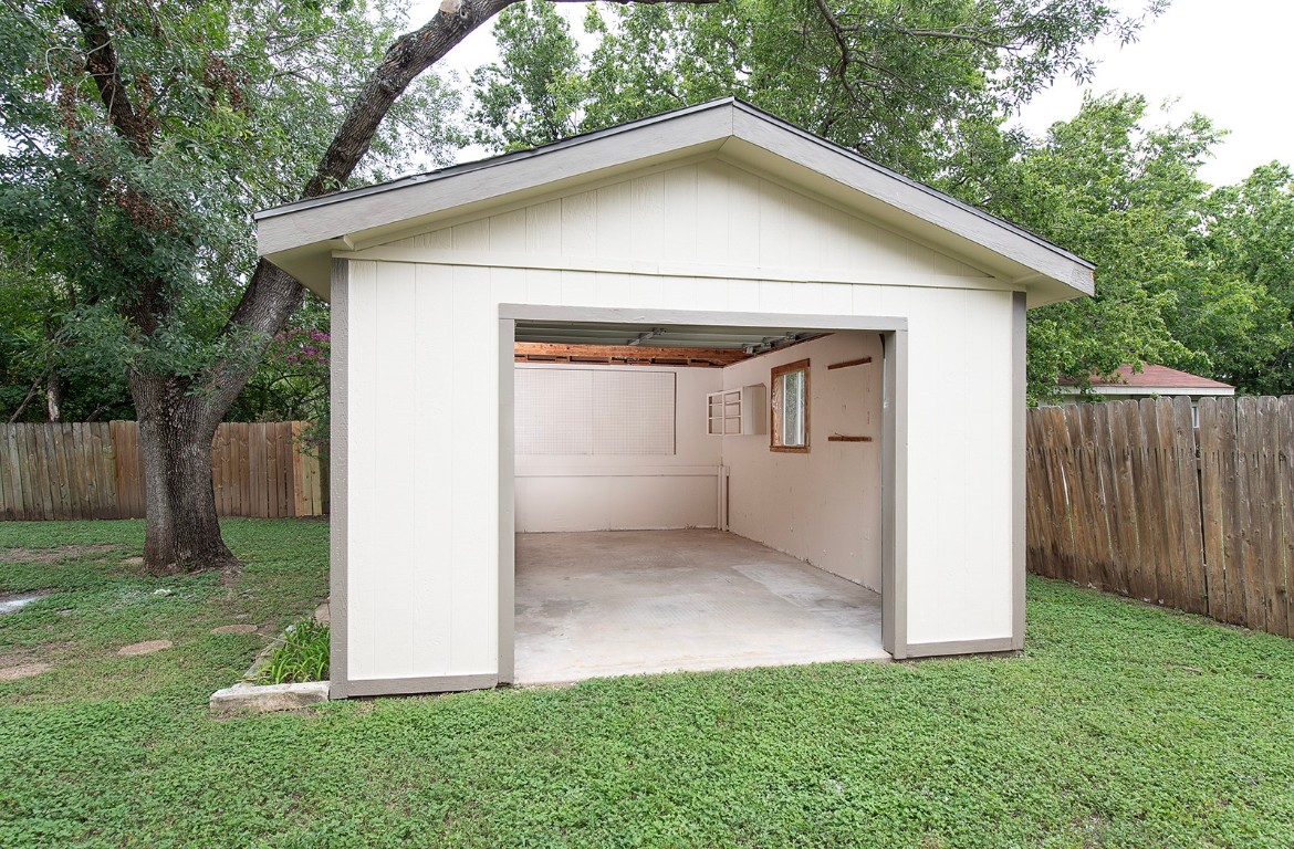 910 Garden View Drive Georgetown, TX 78628 - Photo 23 of 28 a view of outdoor space and yard