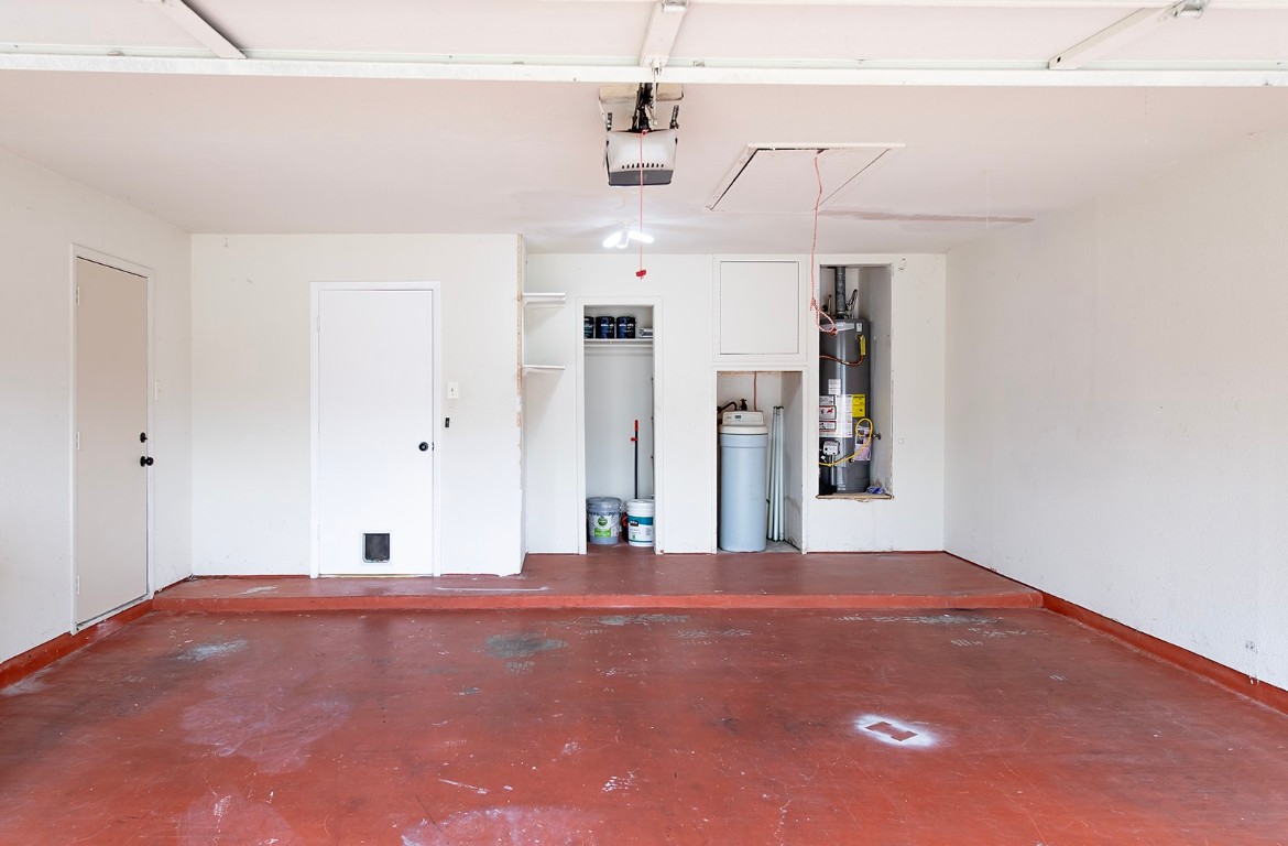910 Garden View Drive Georgetown, TX 78628 - Photo 28 of 28 a view of large room with ceiling fan