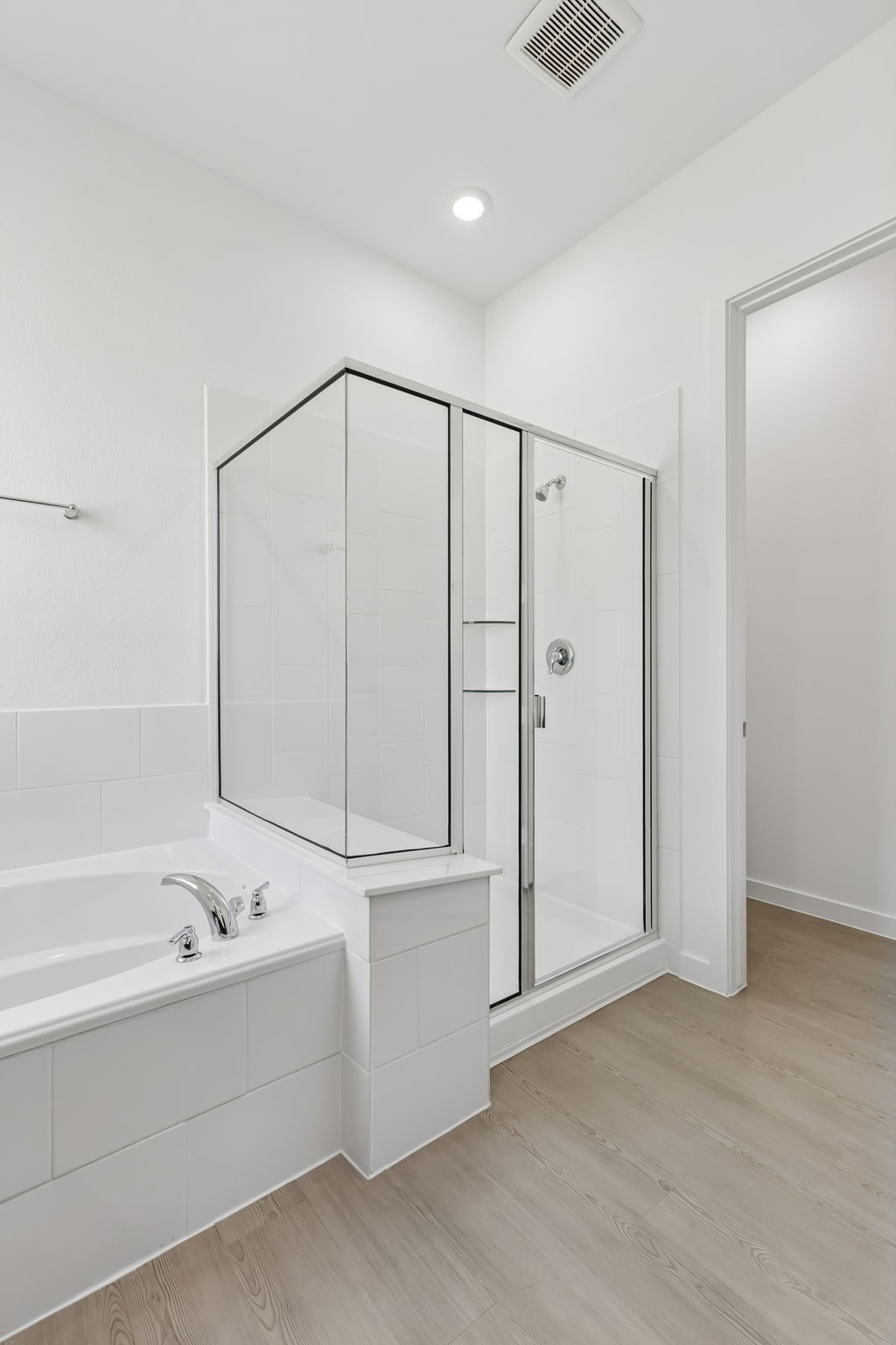 6703 Alejandro Place Cove, TX 77523 - Photo 14 of 30 a bathroom with a bathtub and a shower