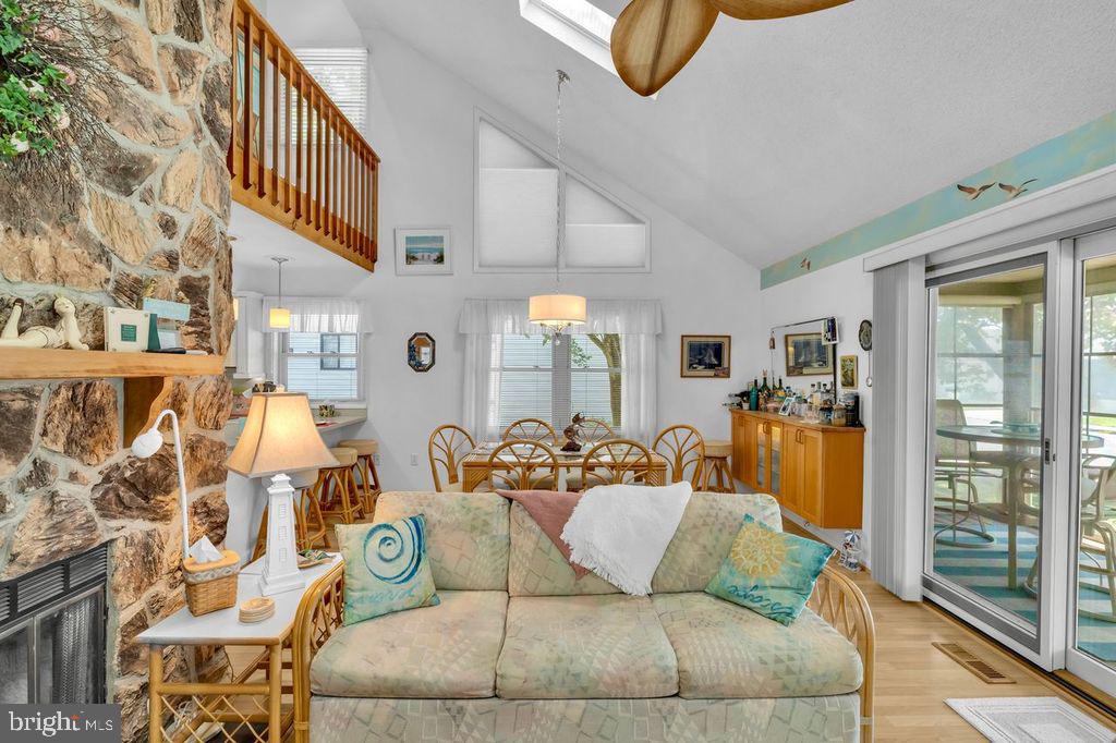 614 South Surf Road Ocean City, MD 21842 - Photo 10 of 58 LIVING ROOM