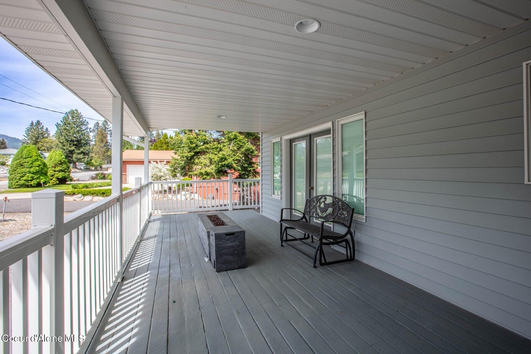 433 Campbell Point Road Laclede, ID 83841 - Photo 23 of 70 Covered Front Porch